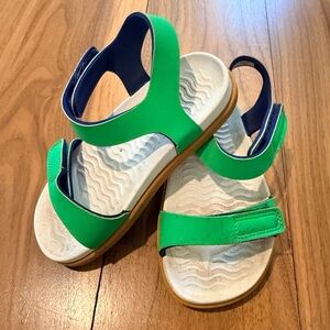 Native Shoes Kids Green and Navy Sandals size 10